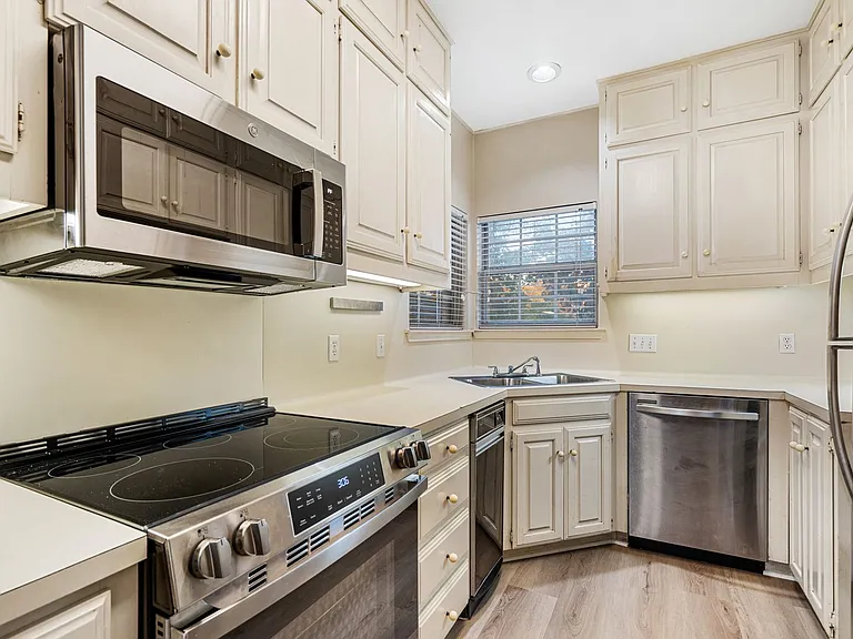 2408 Enfield Rd #211 — Photo 40