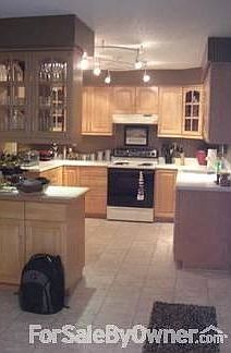 Kitchen : Spacious kitchen with tons of storage, stylish cabinetry and new allure floor.