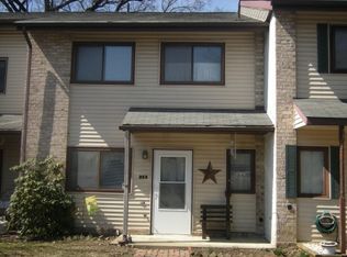 353 Greenland Dr, Lancaster, PA