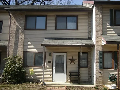 353 Greenland Dr photo 1