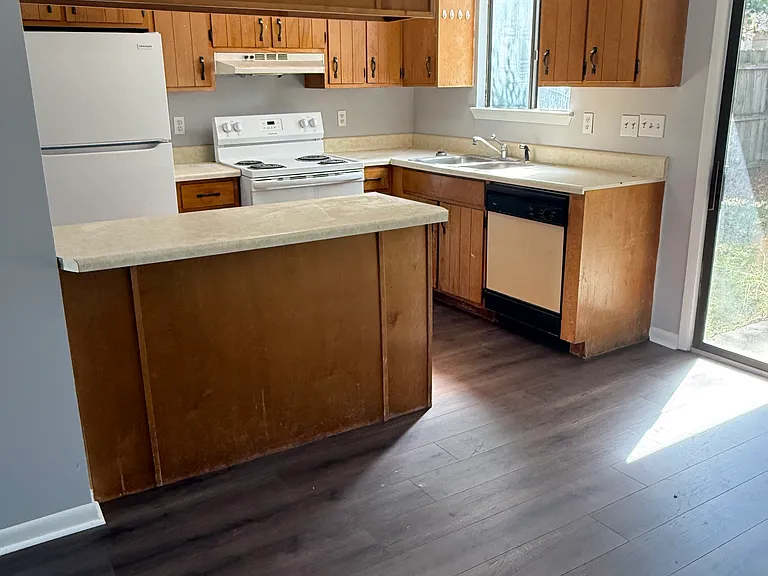407 Venetian Way #407 — Photo 3