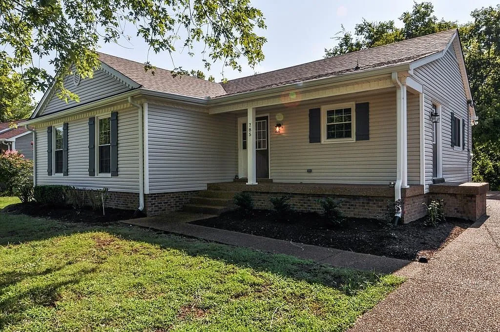 3 bed, 2.0 bath, 1432 sqft, $2,600 — Photo 1