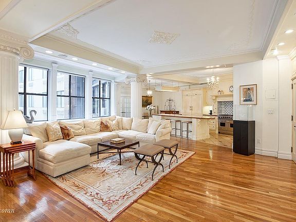 2nd image of 260 West Broadway