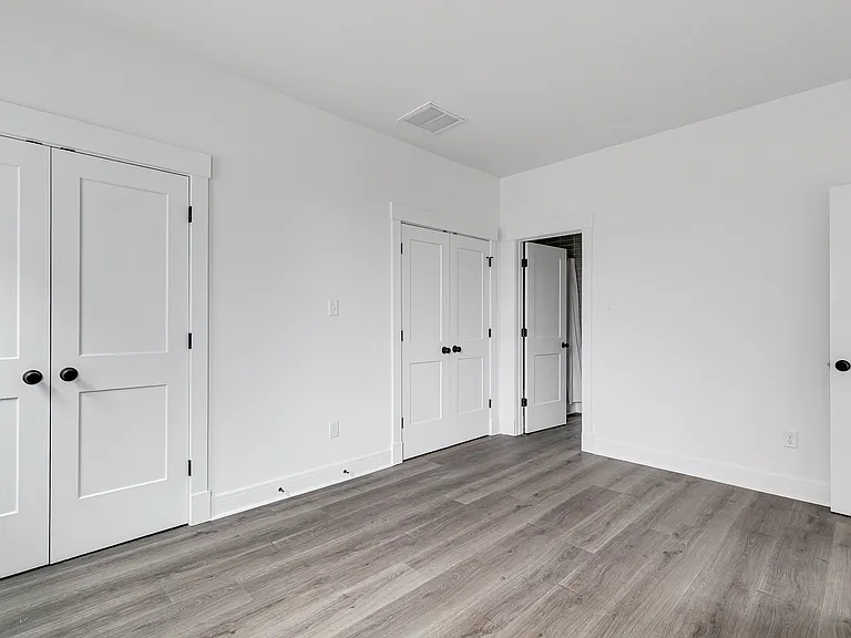 1827 W Cary St — Photo 29
