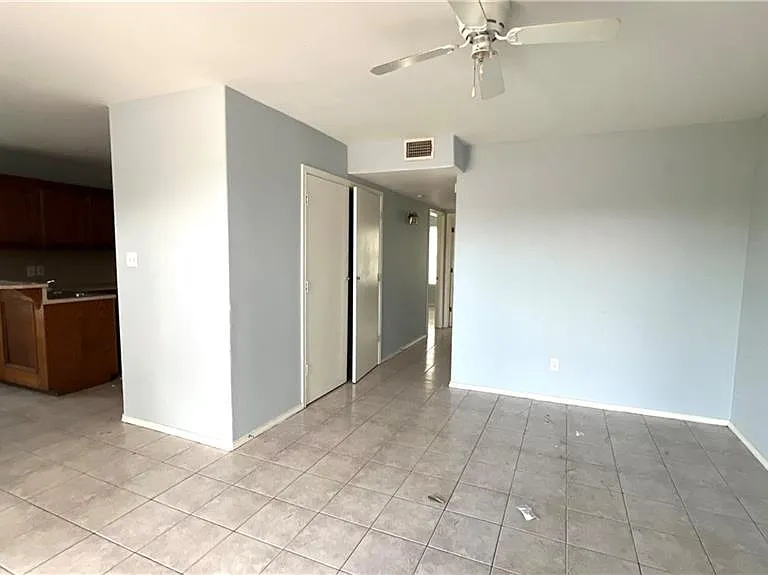 220 N Glasscock Blvd — Photo 12