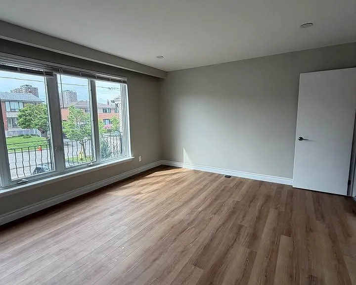 14 Rainswood Ct N #MAIN FLOOR — Photo 1