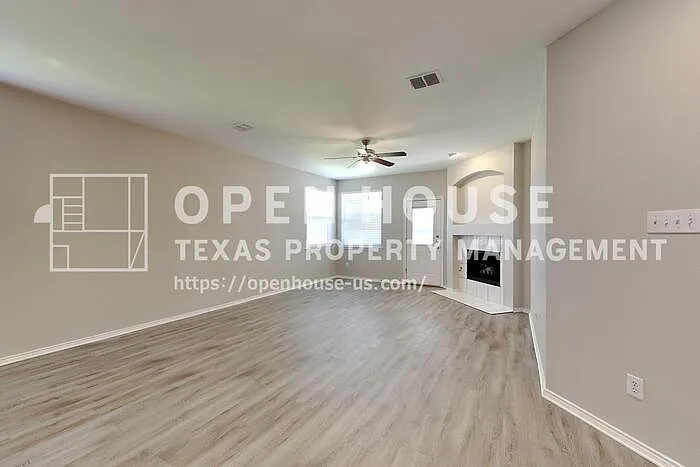 2021 Hickory Dr — Photo 8