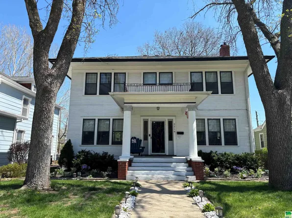 2218 Nebraska St, Sioux City, IA 51104
