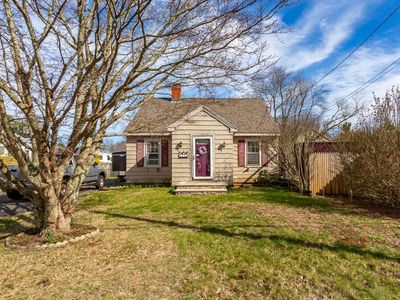 28 Elmwood Ave, Westport, MA, 02790