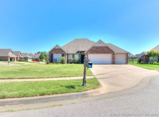 11918 E 105th Ct N, Owasso, OK 74055