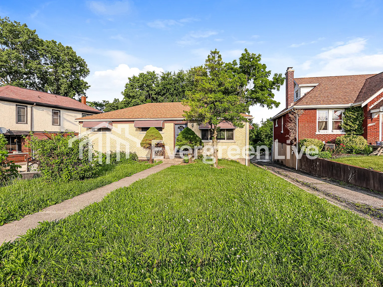 3 bed, 1.0 bath, 1307 sqft, $1,395 — Photo 2