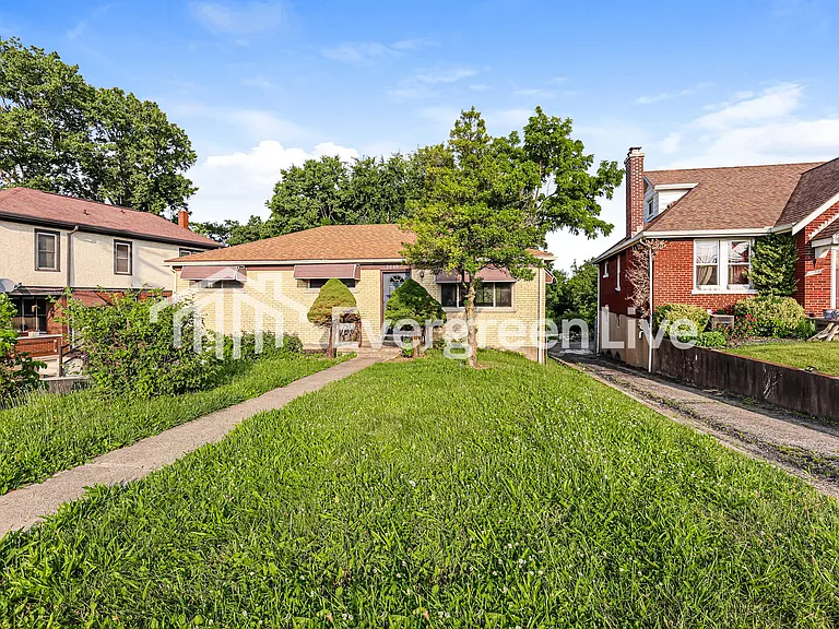 2669 Montana Ave — Photo 2