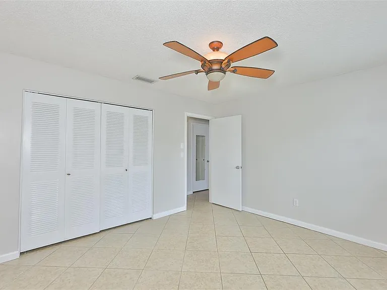 207 Islip Way — Photo 17