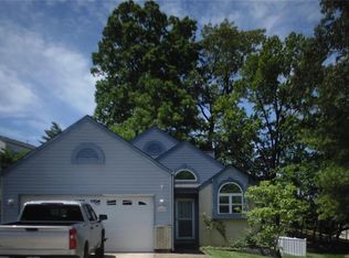 651 Cascade Lake Dr, Ballwin, MO 63021