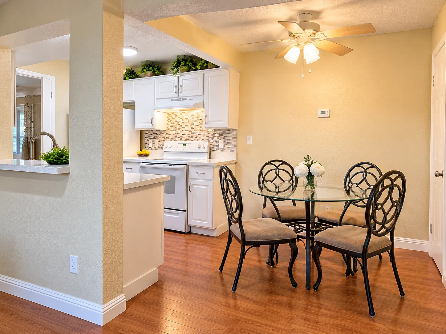 2 bed, 876 sqft, $1,375 — Photo 4