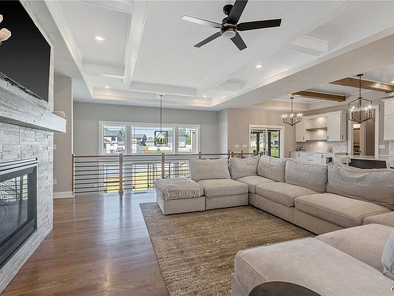 5th image of 221 Lexi Ln
