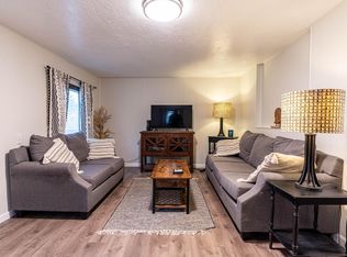 1019 Cerro Vista Rd SW, Albuquerque, NM 87105