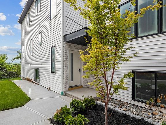 3rd image of 35 Prospect Street #111