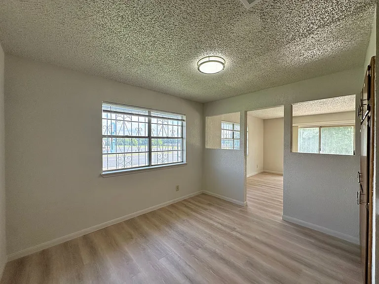 1300 Gowen Dr — Photo 13