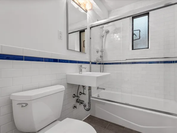 31 Nagle Avenue image 14 of 15