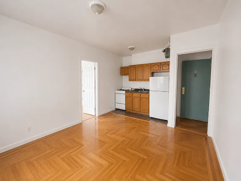 3230 Steuben Ave #1D — Photo 3
