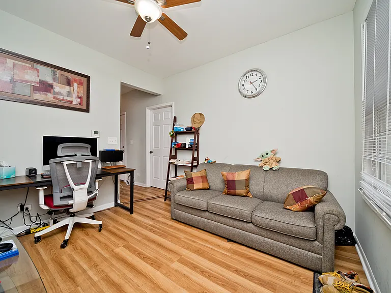 1431 W Flournoy St #2R — Photo 3