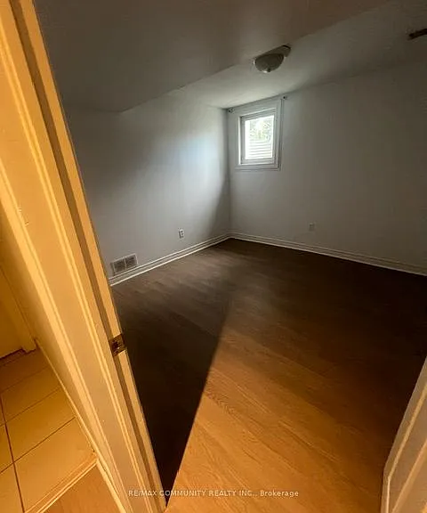 166 Saint Lawrence Dr #BASEMENT — Photo 14