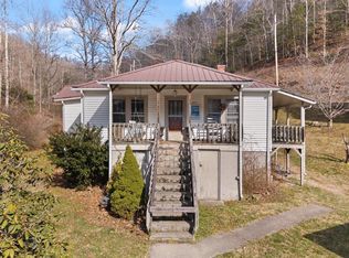 593 Wells Fork Rd, Viper, KY 41774