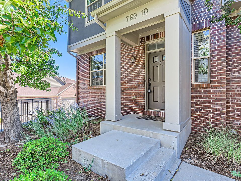 1st image of 767 Roslyn St #10