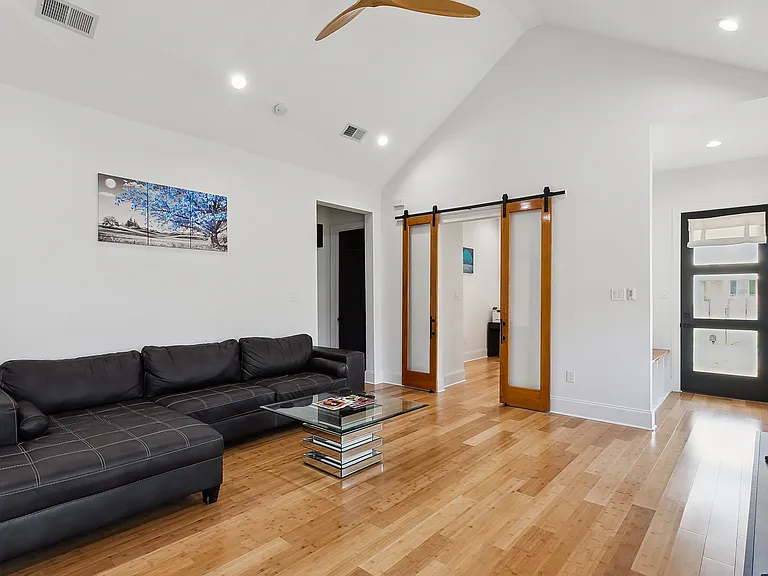 2129 Angela Ave — Photo 4