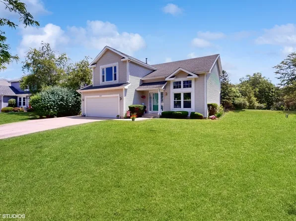 1267 Knollwood Cir, Crystal Lake, IL 60014
