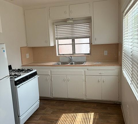 5th image of 4143 44th St APT 1