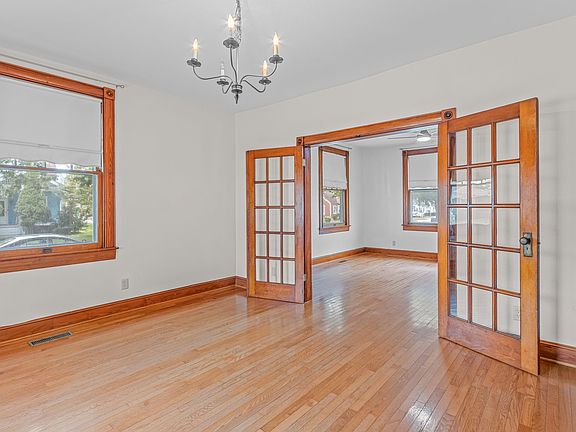 5th image of 4522 Columbia St