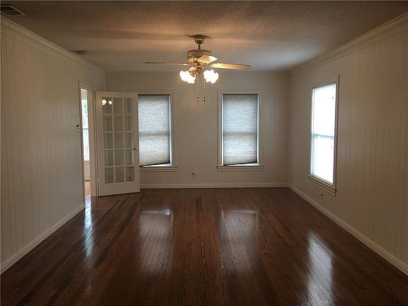 3rd image of 3254 Topeka St