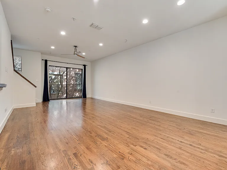2411 N Hall St #5 — Photo 7
