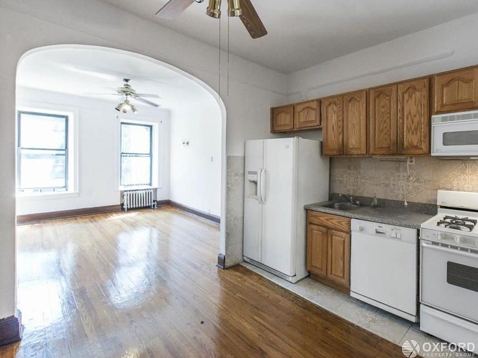 2nd image of 215 W 80th St APT 1E