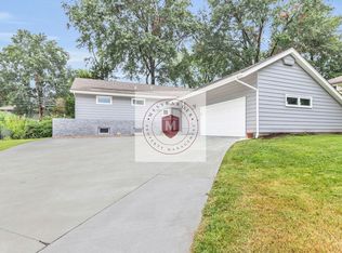 8710 W 93rd St, Overland Park, KS 66212