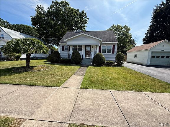 2nd image of 806 Belmont St