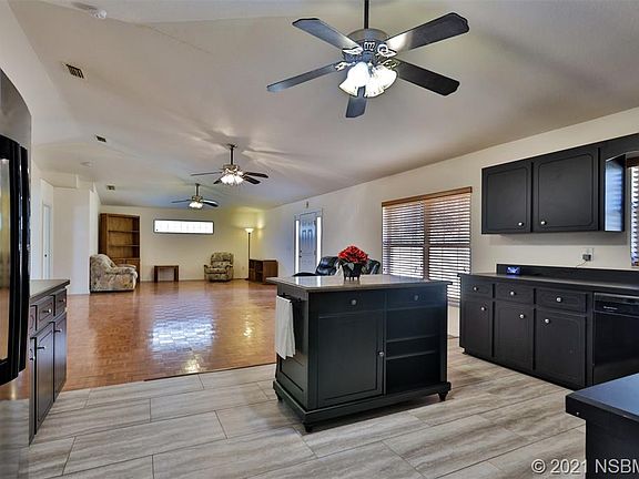 5th image of 2215 Magnolia Dr #3