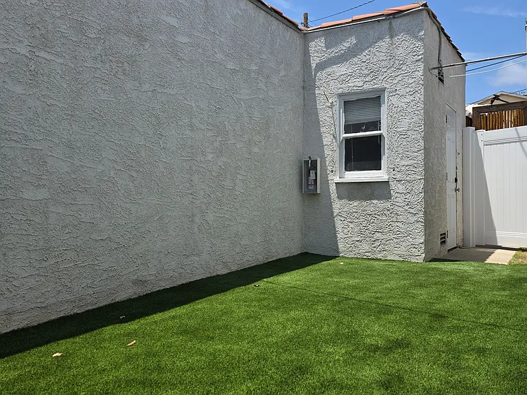 2415 Arizona Ave — Photo 12