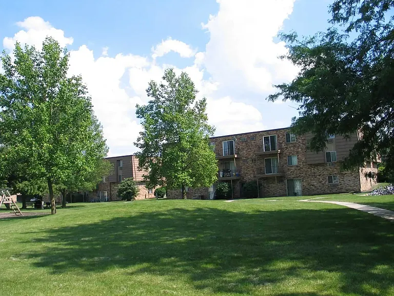 Aspen Pines Apartments — Photo 16