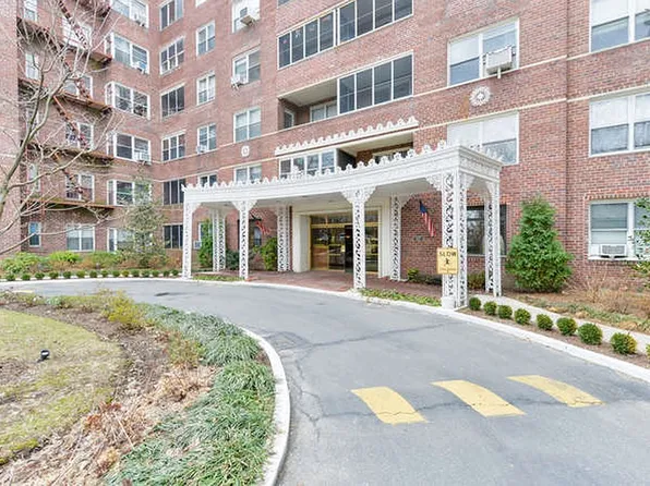 6738 108th St APT B52, Flushing, NY 11375