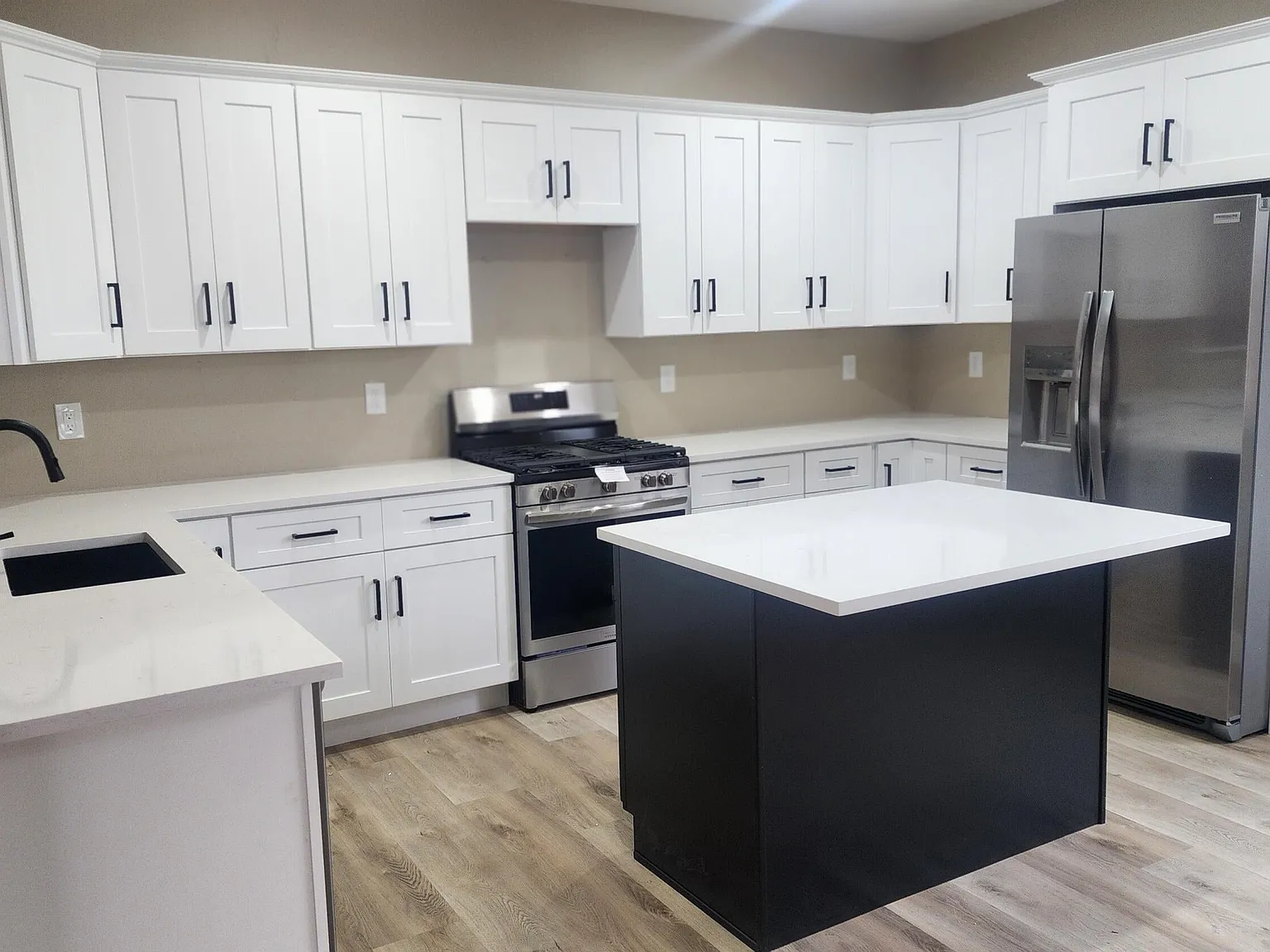 3 bed, 2.0 bath, 1681 sqft, $2,295 — Photo 4