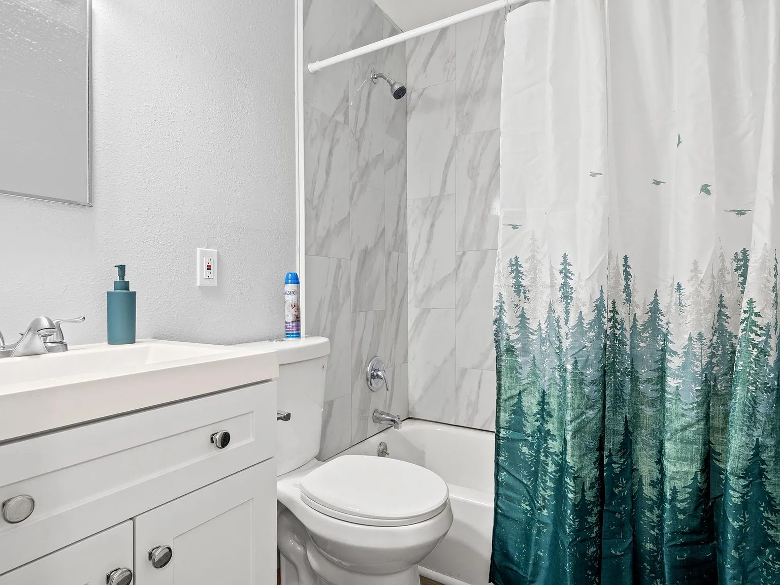 4 bed, 2.0 bath, 1070 sqft, $572 — Photo 4