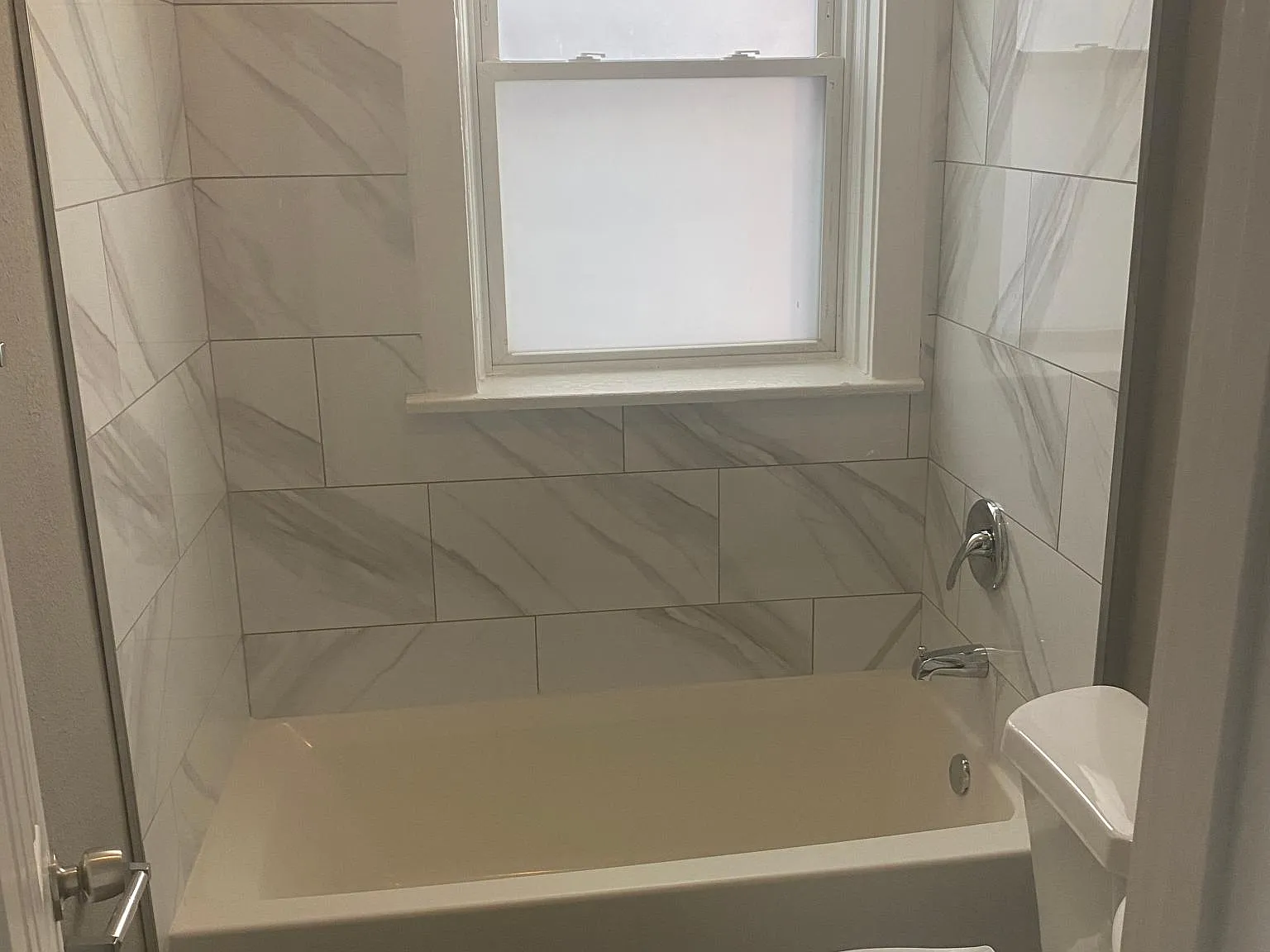 2842 Sidney St — Photo 3
