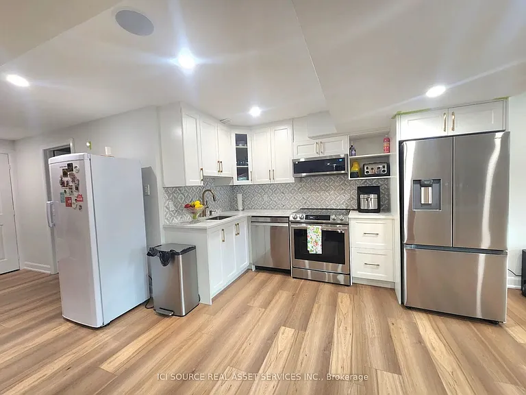 733 Coast Cir — Photo 32
