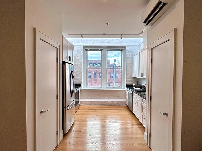 133 Mathewson St #303 — Photo 10