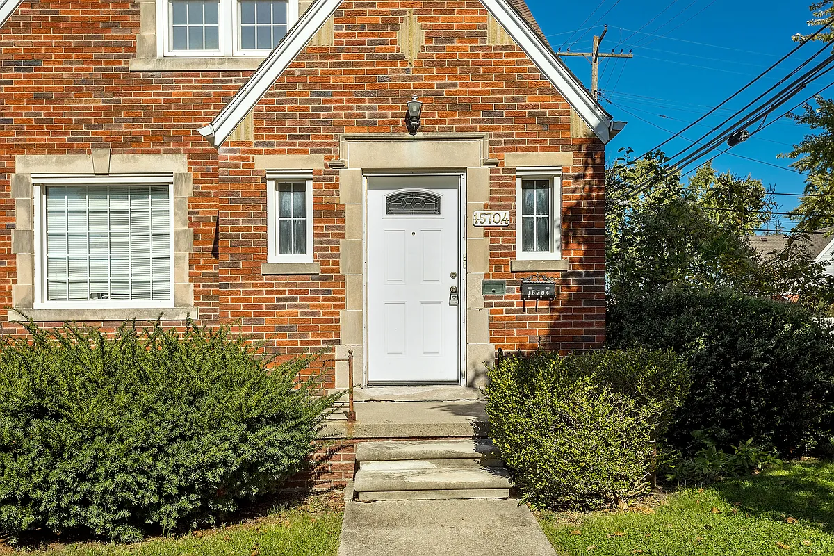 Building Photo - 15704 Cleveland Ave #2