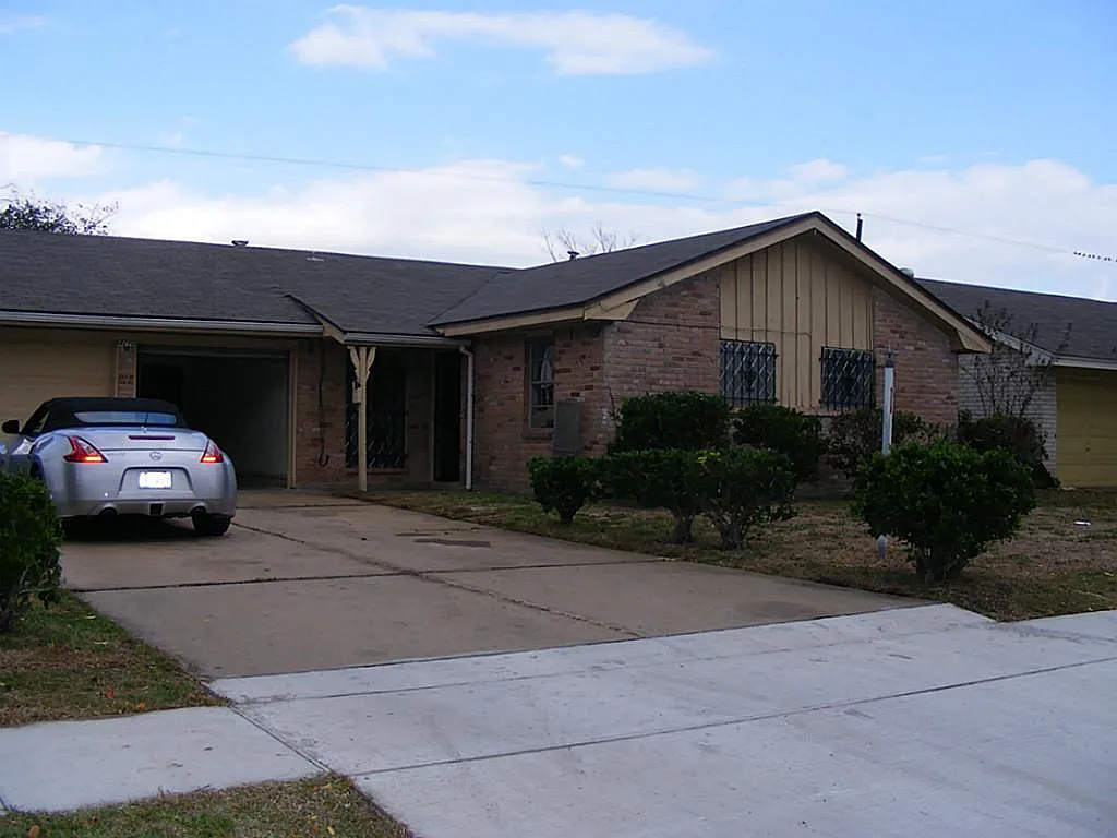 3 bed, 2.0 bath, 1621 sqft, $1,700 — Photo 2