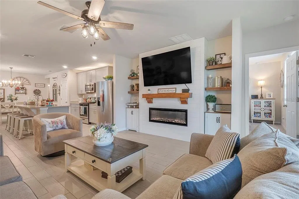 3 bed, 2.0 bath, 1484 sqft, $2,250 — Photo 3